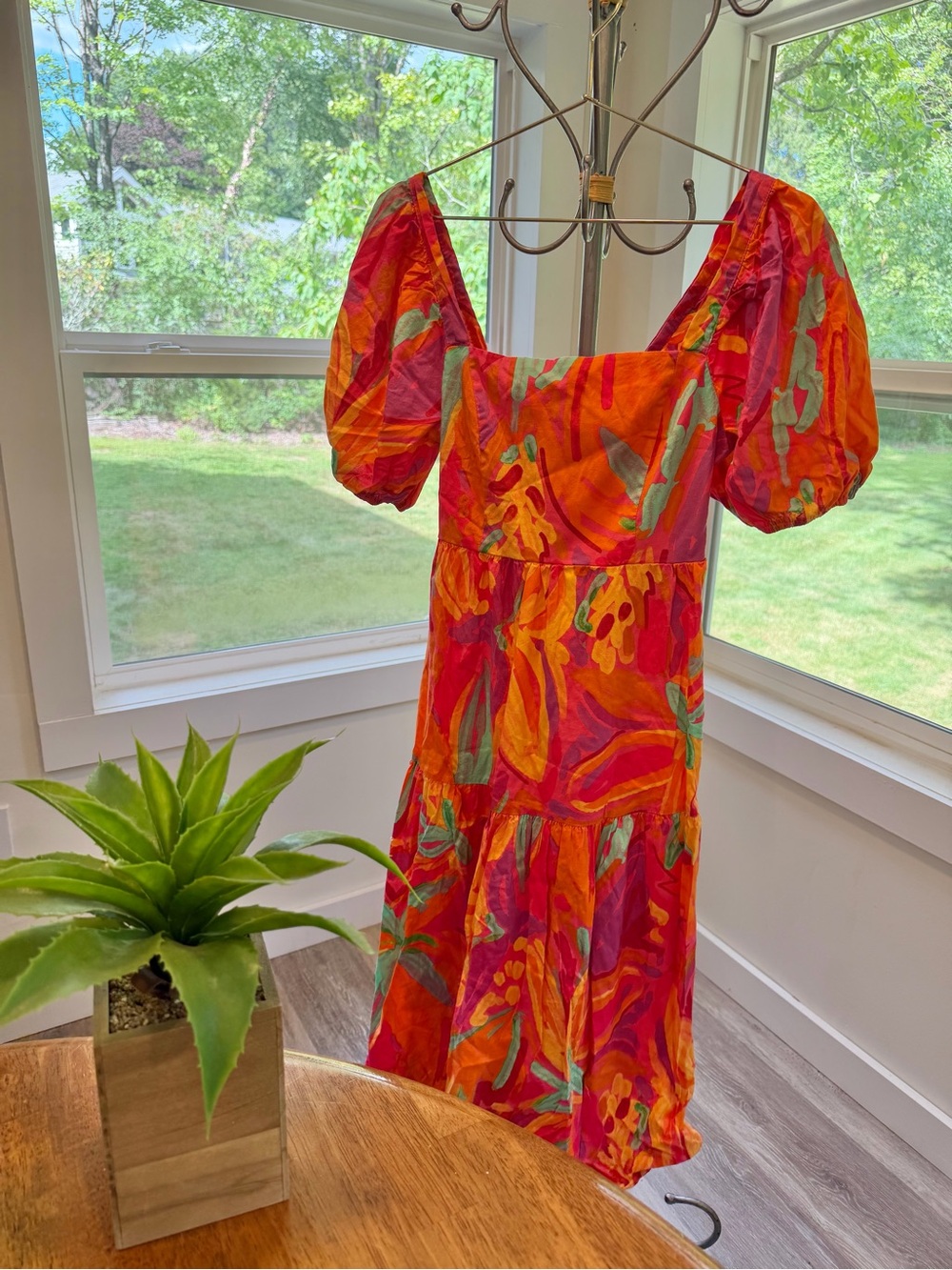 Vibrant Puff-Sleeve Tropical Dress - Red & Orange M